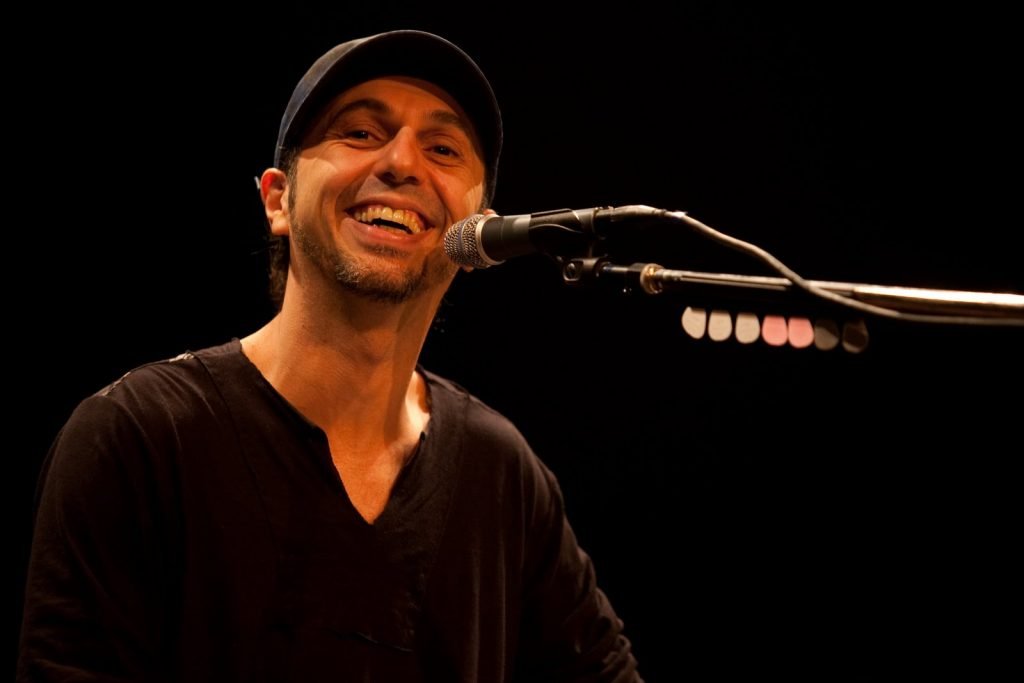Zeca Baleiro, cantor e compositor brasileiro