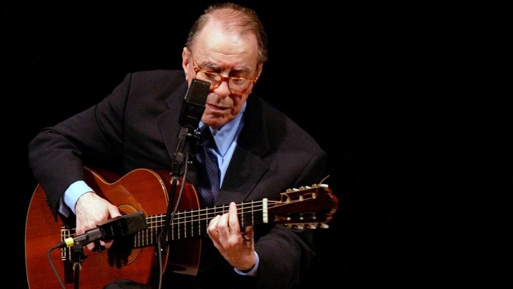 João Gilberto, cantor e compositor brasileiro João Gilberto, cantor e compositor brasileiro