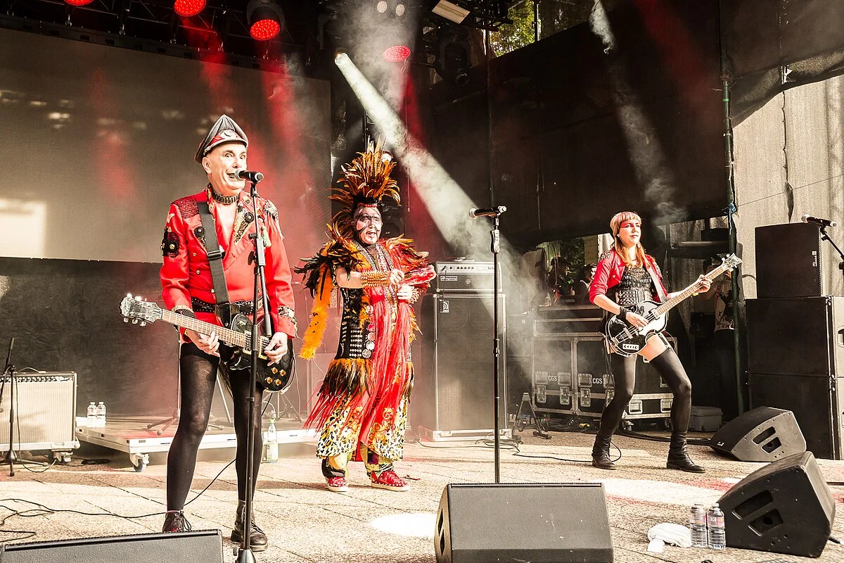 Sigue Sigue Sputnik, cantores e compositores britânicos